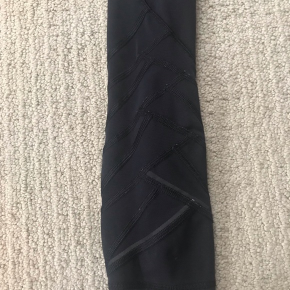 Lululemon motionful 7/8 tight - Picture 5 of 8